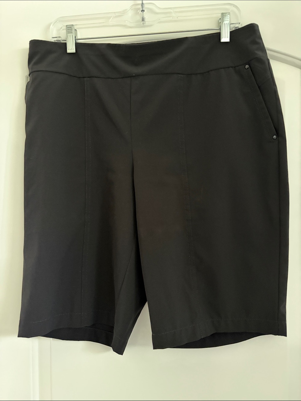 Zenergy by Chico’s Women’s Black Pull-On Performance Bermuda Shorts, size 1.5/M